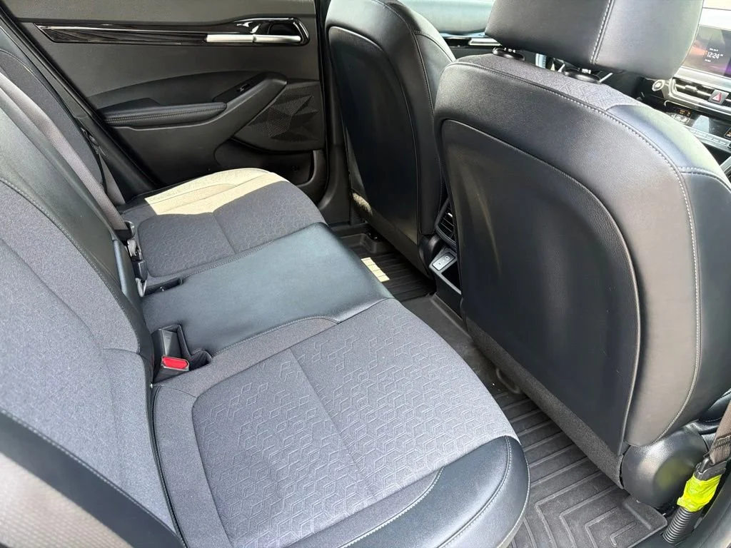 Used 2024 Green Kia S image 11