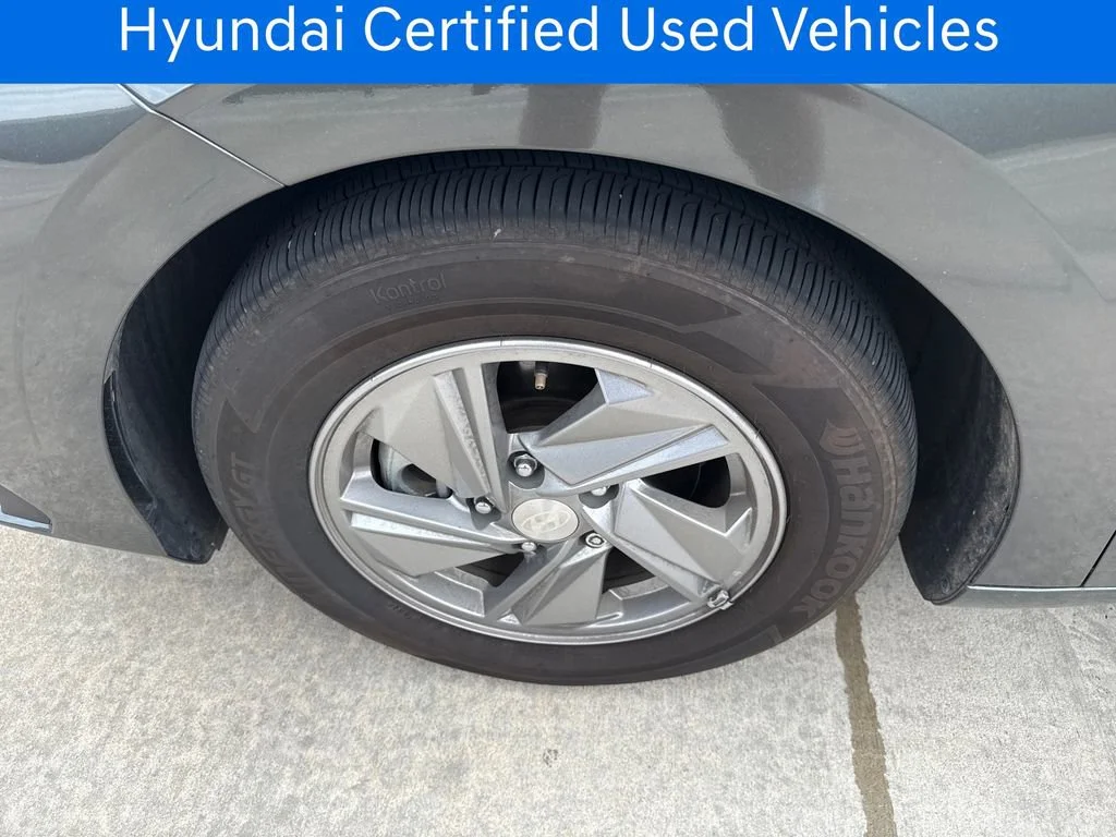 Certified Pre-Owned 2025 Hyundai Elantra SE
