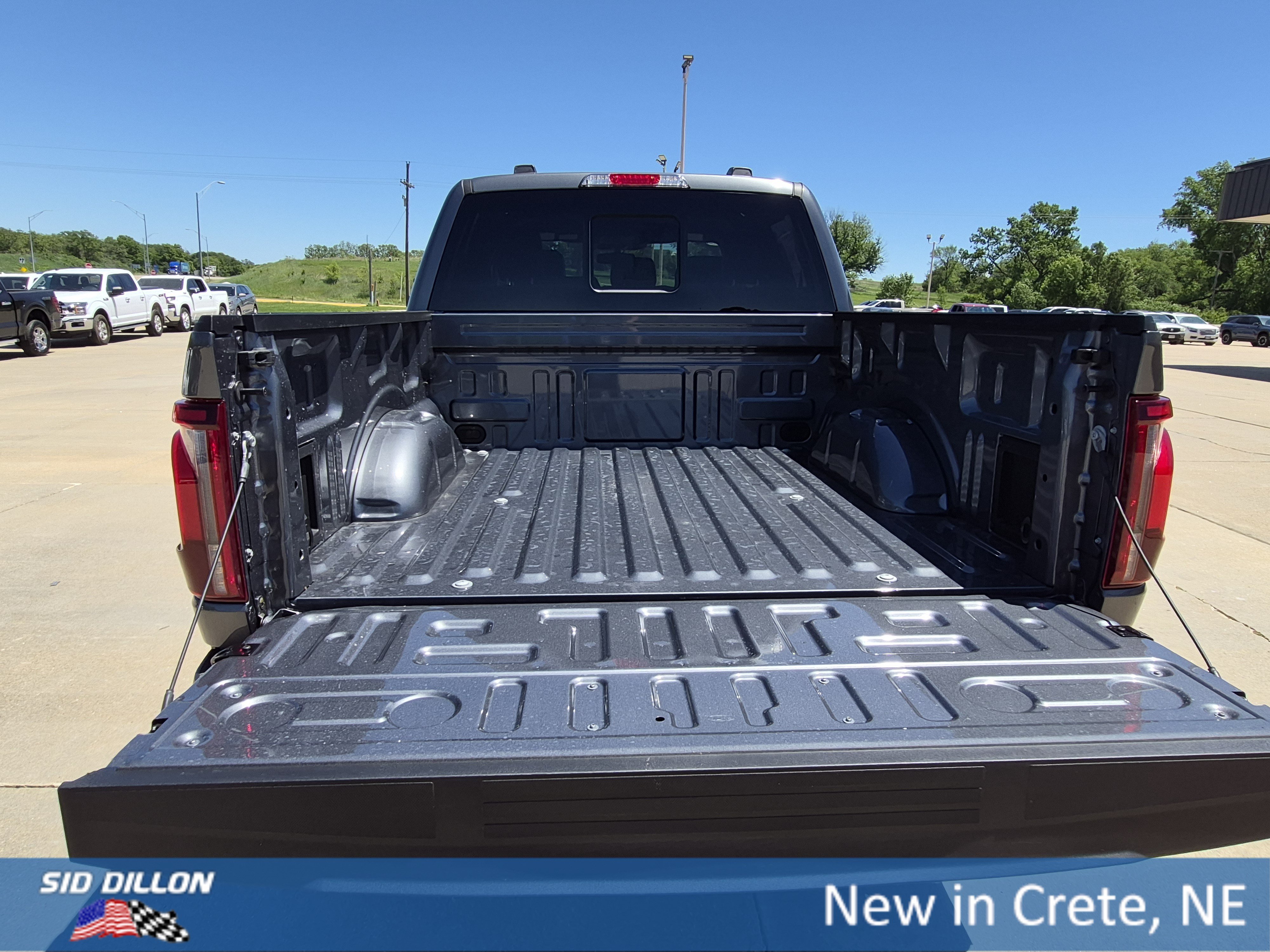 New 2026 Carbonized Gray Metallic Ford LARIAT image 17