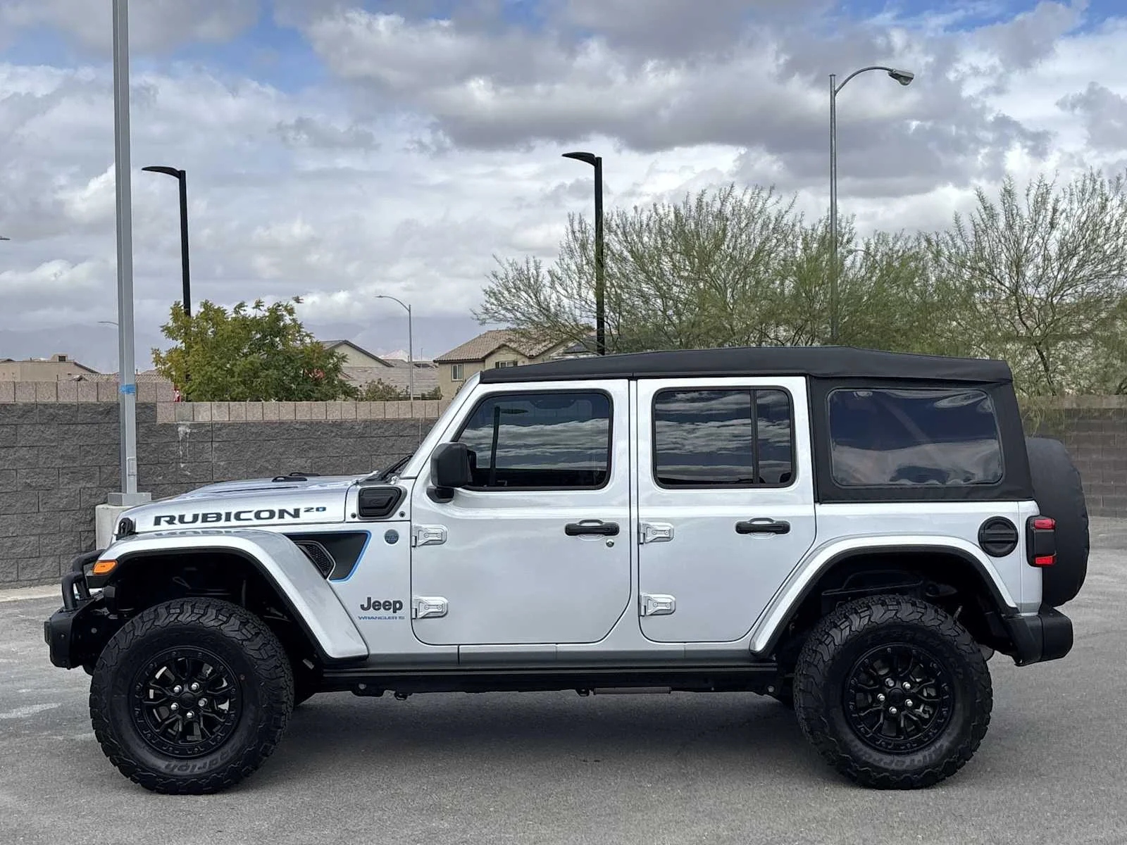 Used 2023 Silver Zynith Clearcoat Jeep Rubicon 20th Anniversary image 5