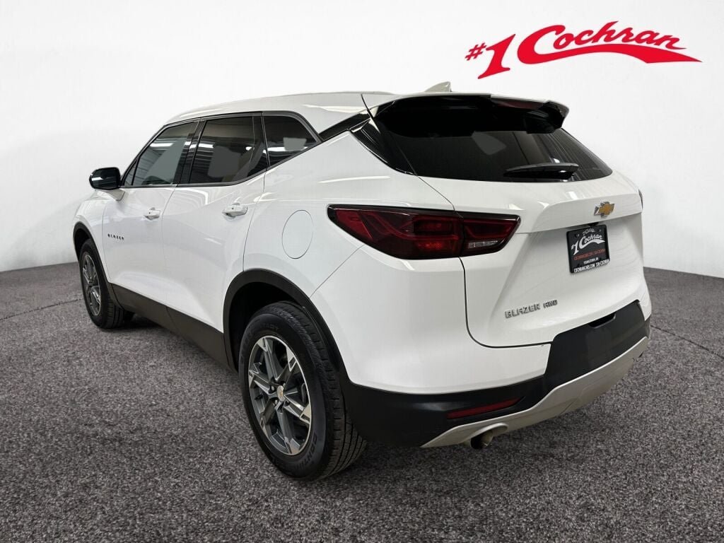 Used 2025 Summit White Chevrolet LT image 22