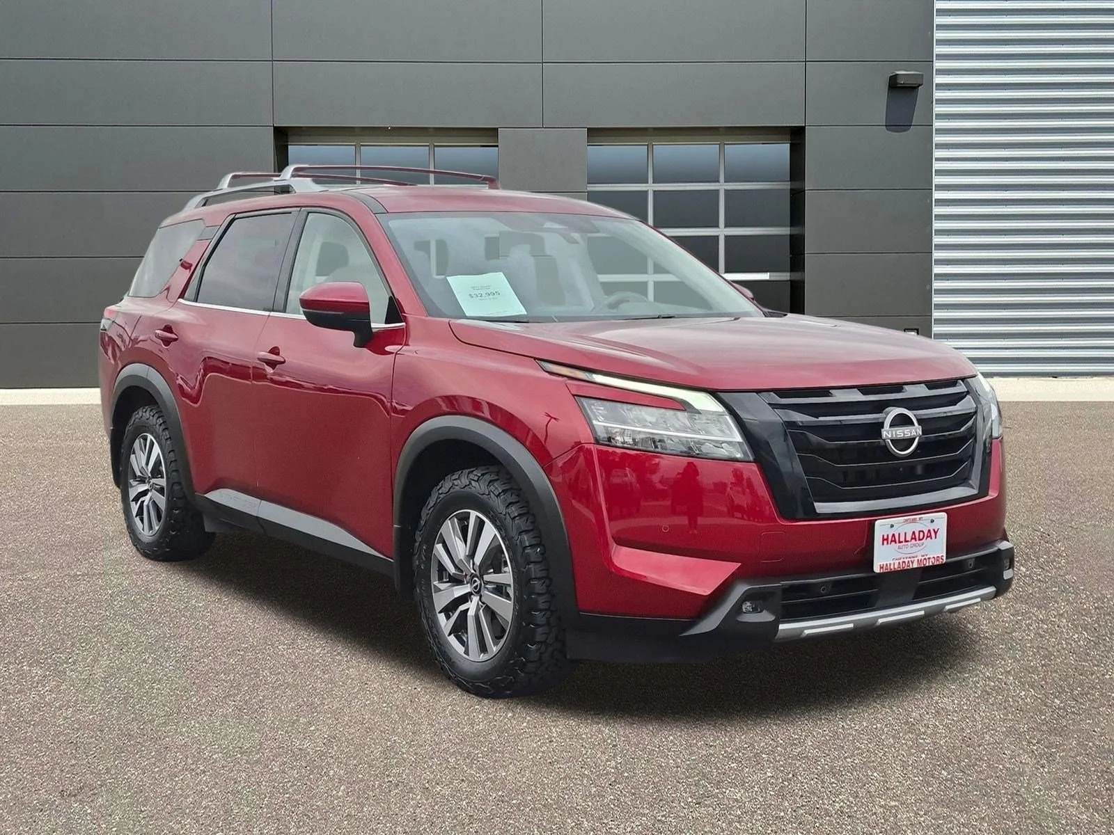 Used 2023 Scarlet Ember Tintcoat Nissan SL image 3