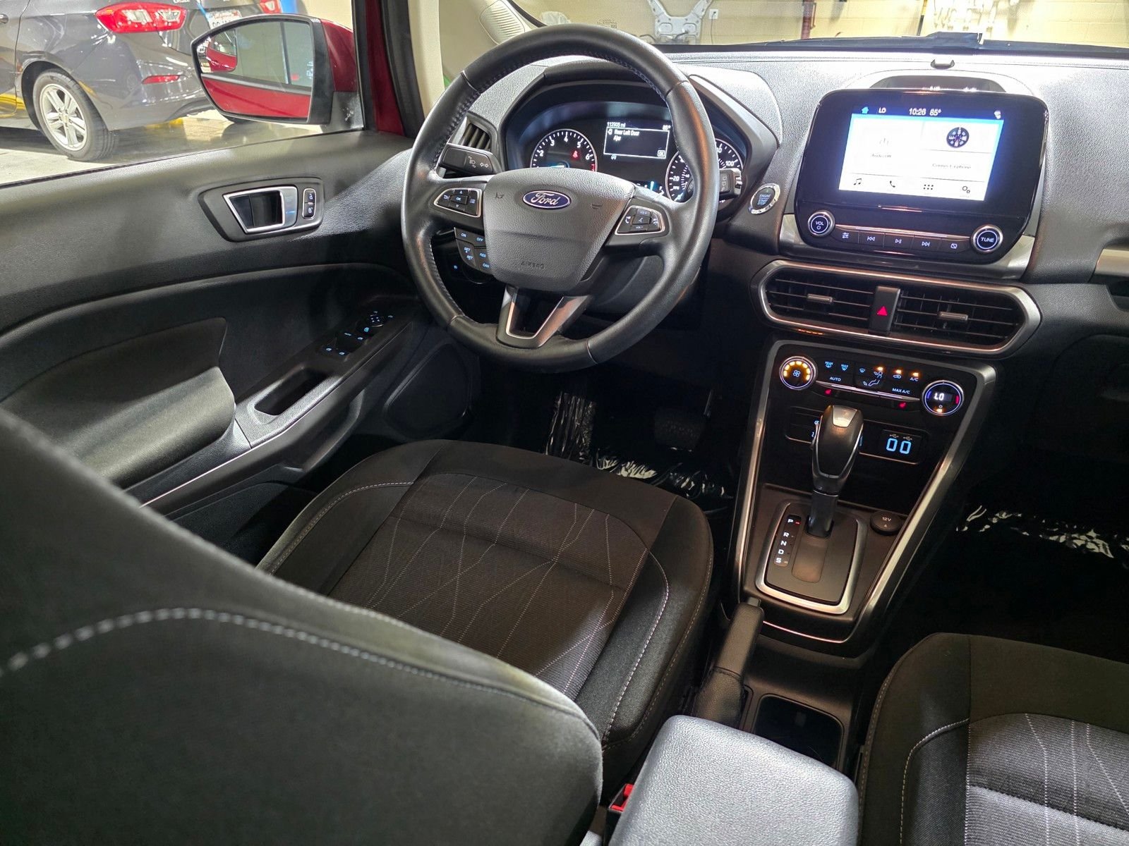 Used 2018 Ruby Red Metallic Ford SE image 19