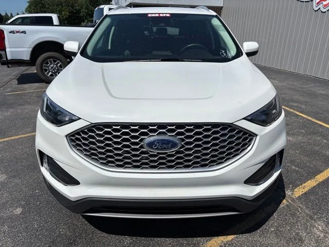 Used 2024 White Metallic Ford SEL image 9