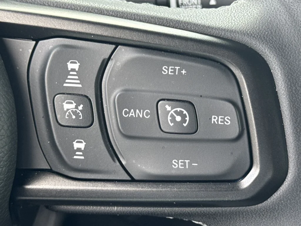 Used 2025 Blue Jeep High Tide image 25