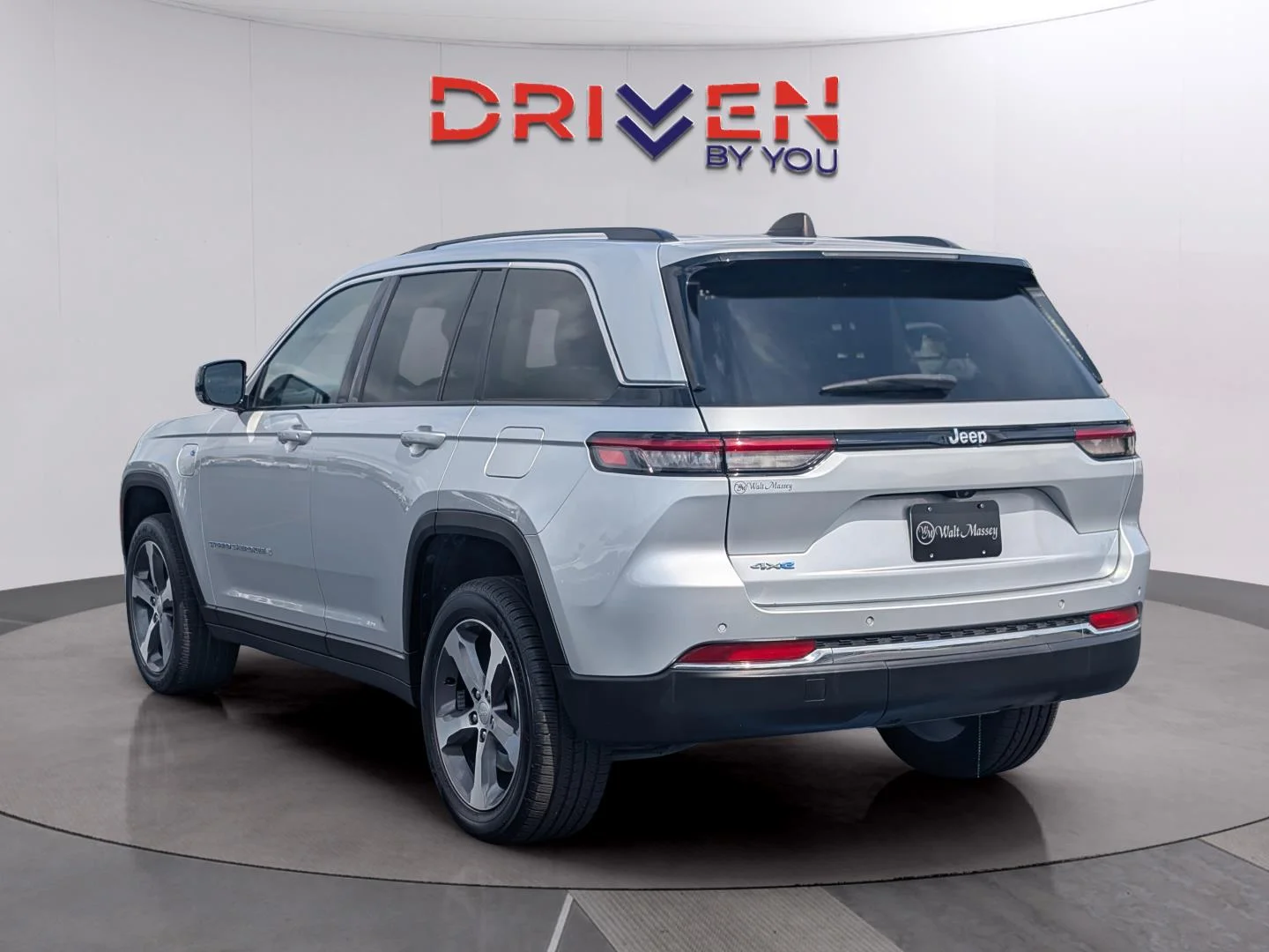 Used 2022 Silver Zynith Jeep 4x4 image 3