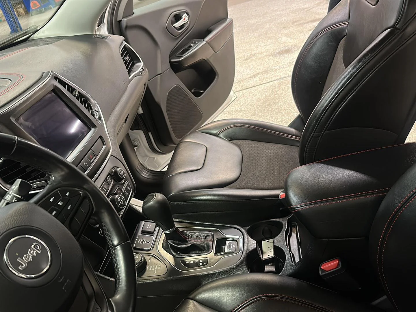 Used 2020 Bright White Clearcoat Jeep Trailhawk image 25