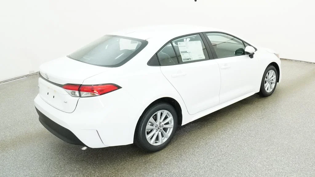 New 2026 Ice Cap Toyota LE image 18