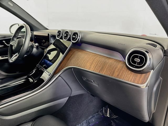 Used 2025  Mercedes-Benz GLC 300 image 28
