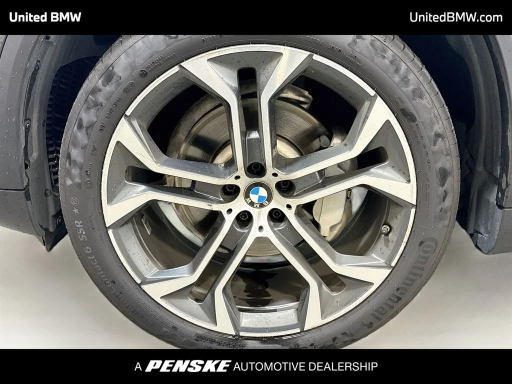 Used 2020 Dark Graphite BMW xDrive40i image 2