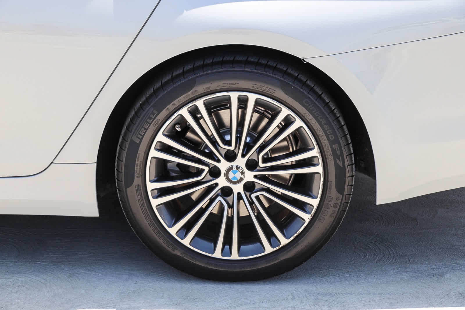 Used 2019 Alpine White BMW 530i image 12