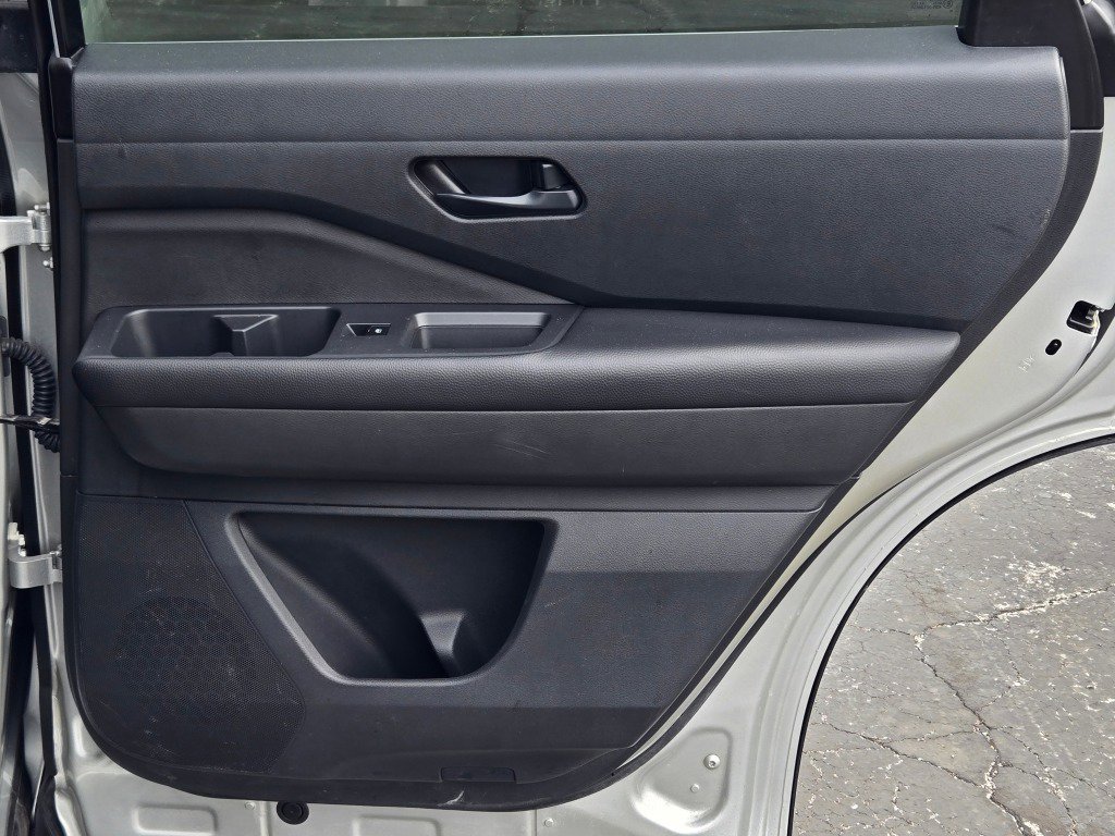 2025 Nissan Pathfinder SV - Photo 10