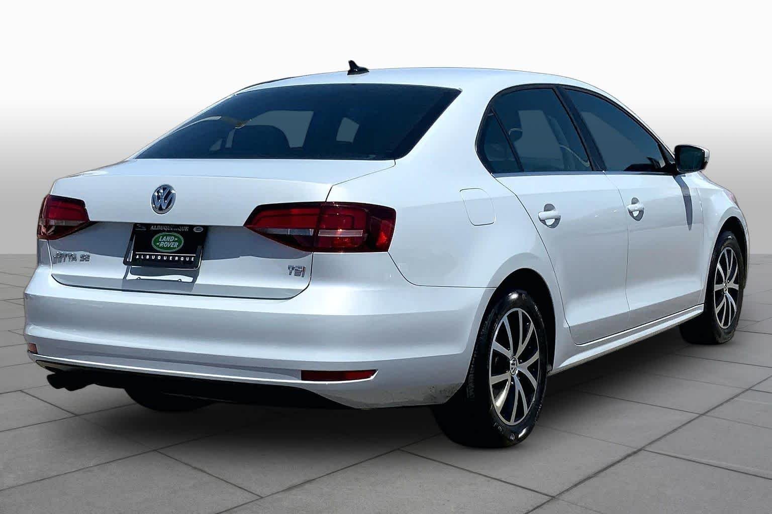 Used 2017  Volkswagen 1.4T SE image 12
