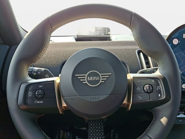 New 2027 Green MINI Signature Plus image 16