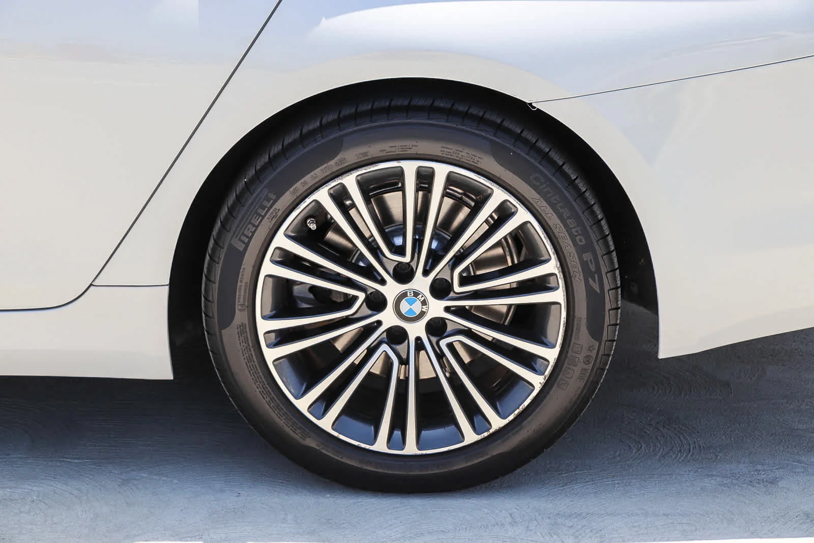 Used 2019 Alpine White BMW 530i image 12