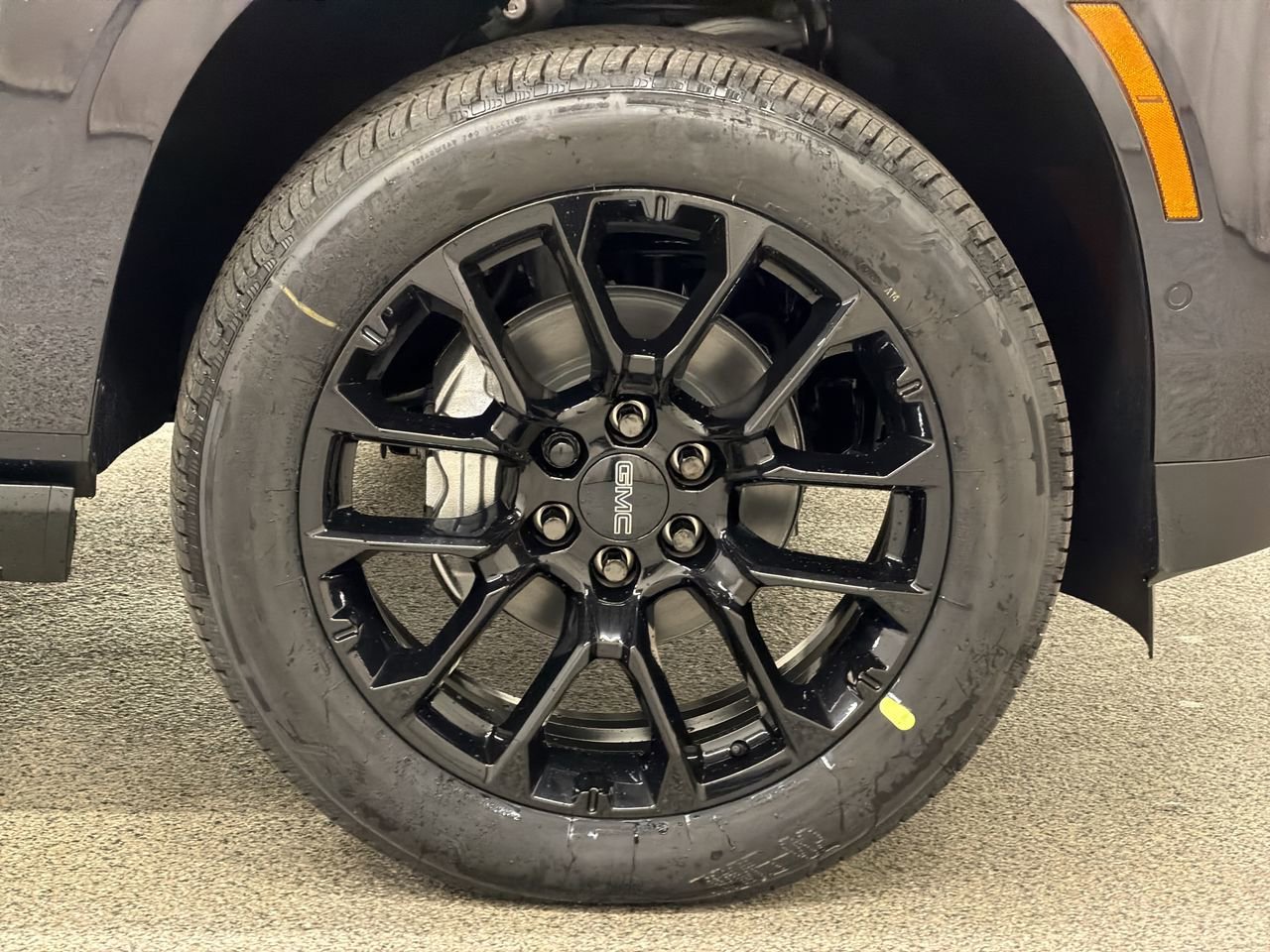 2026 GMC Yukon XL Denali - Photo 10