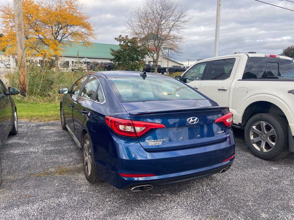 Used 2017 Lakeside Blue Hyundai Sport image 4