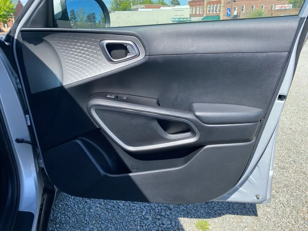 2021 Kia Soul LX - Photo 22