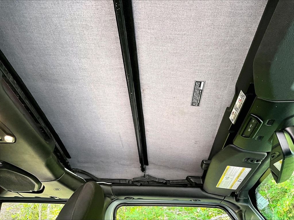 Used 2023 Earl Clearcoat Jeep Sport S image 22