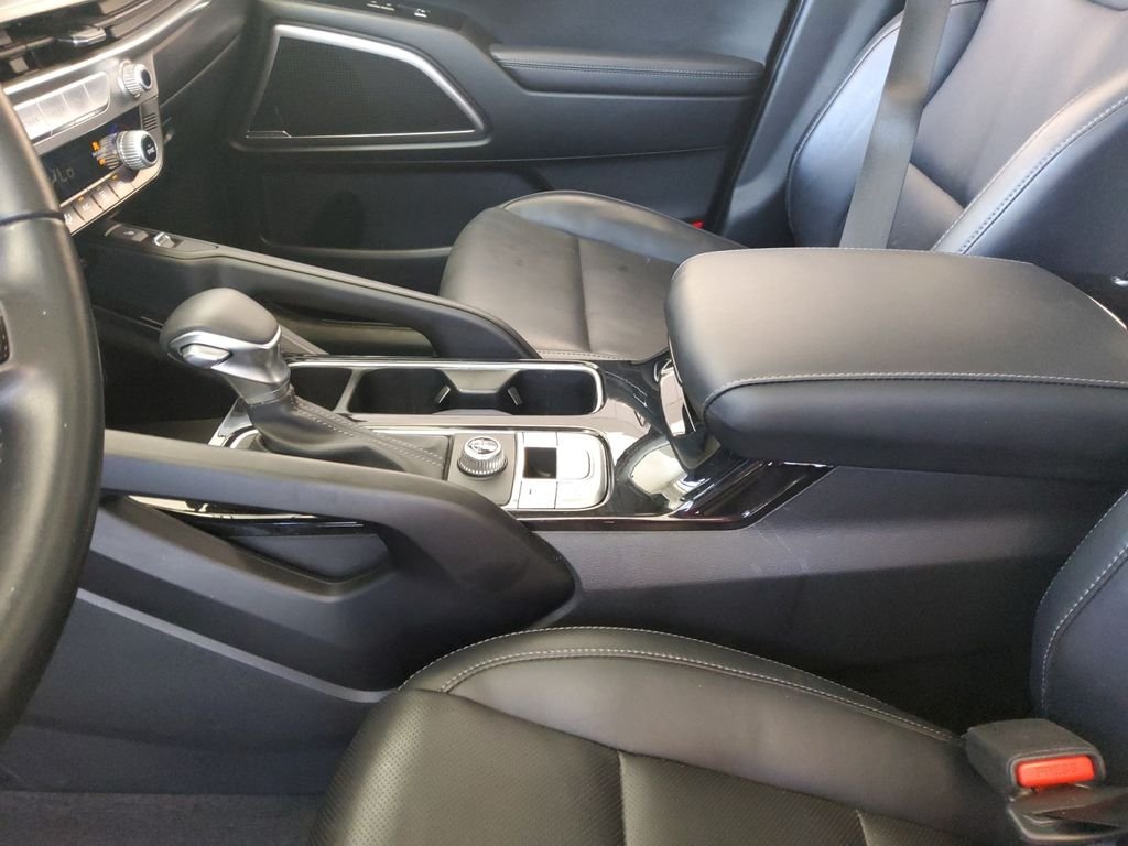 Used 2025 Silver Kia S image 23