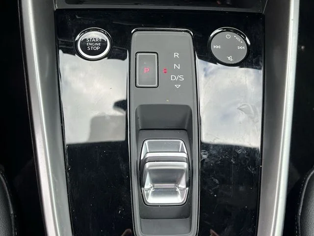 Used 2024  Audi 40 Premium image 23