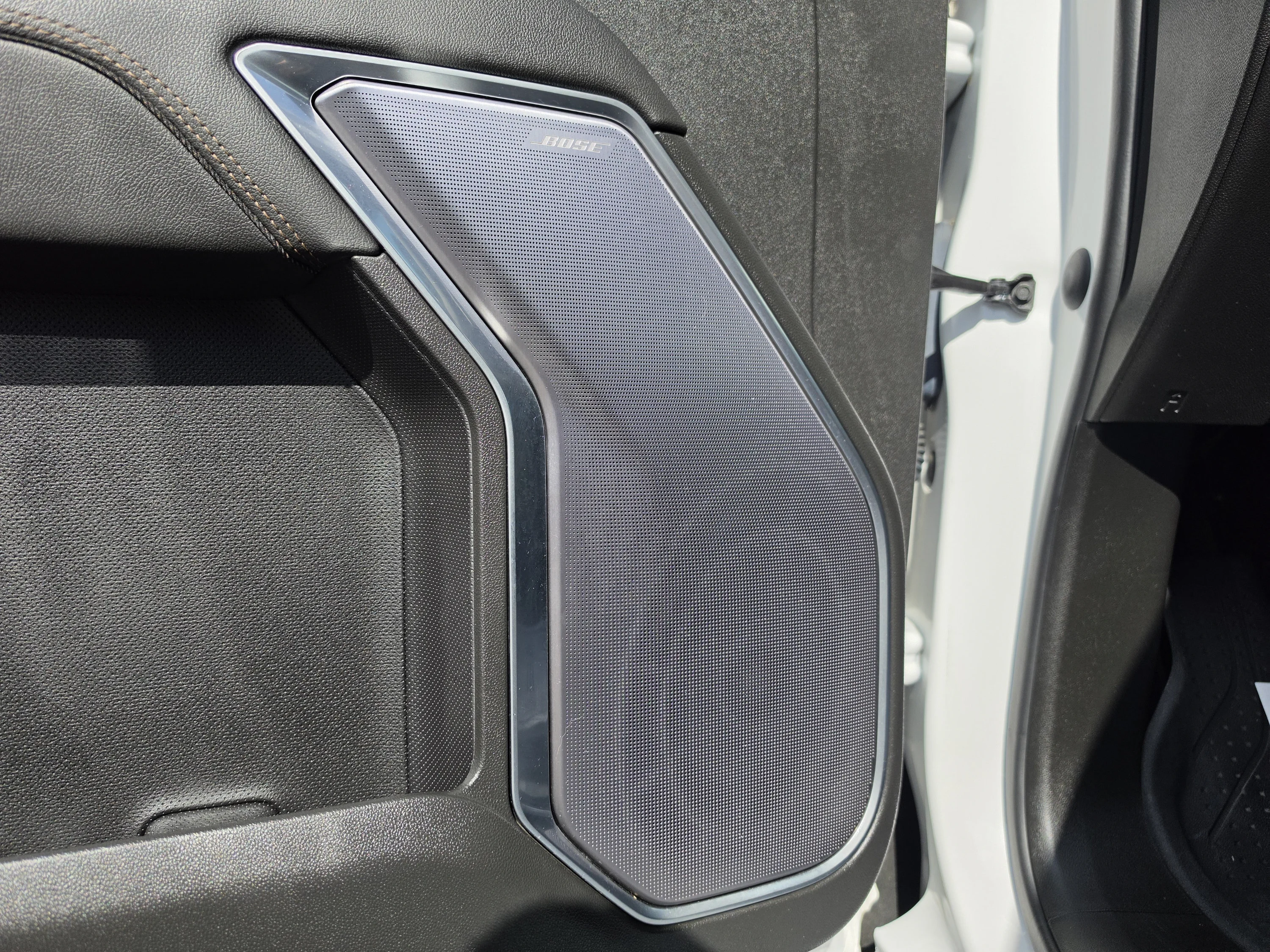 Used 2022 Iridescent Pearl Tricoat Chevrolet High Country image 25
