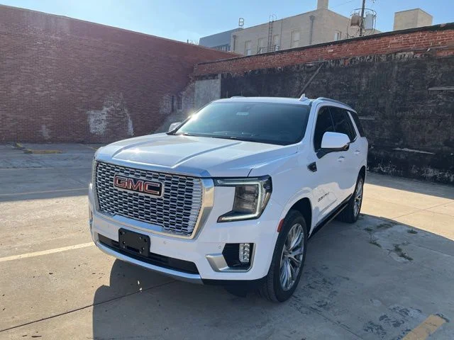Used 2022 White GMC Denali image 1