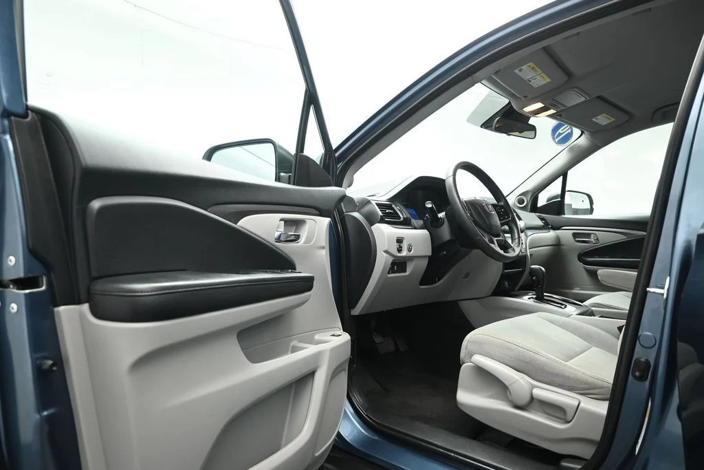 Used 2019 Black Honda LX image 8