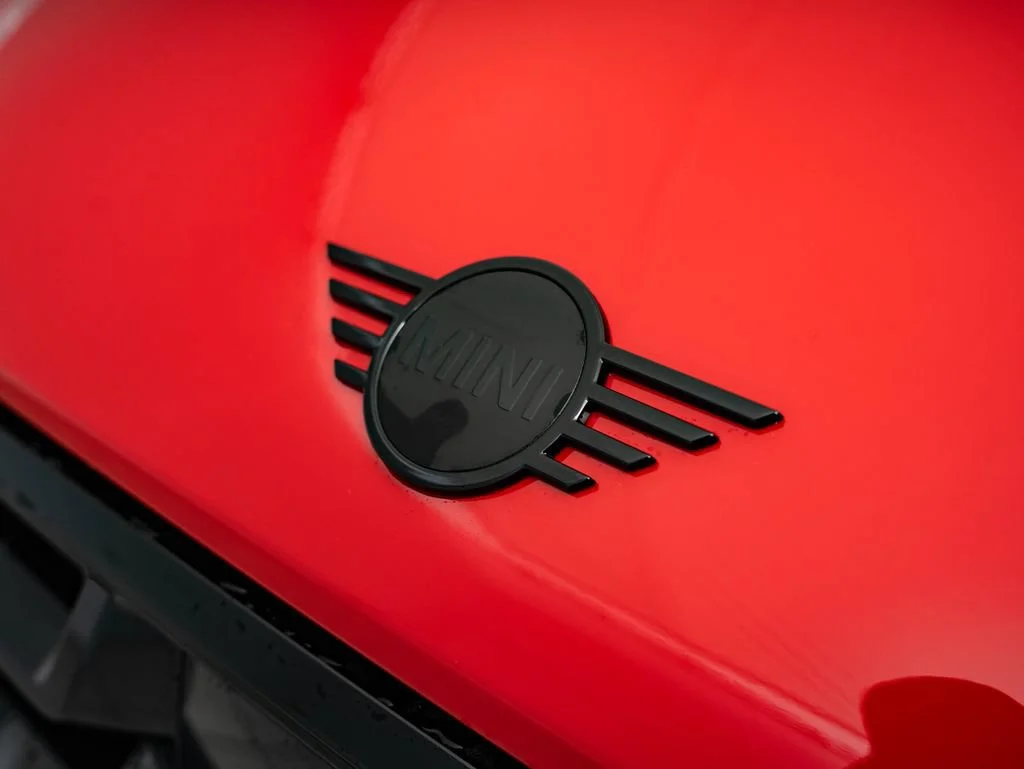 New 2026 Chili Red MINI Iconic image 3