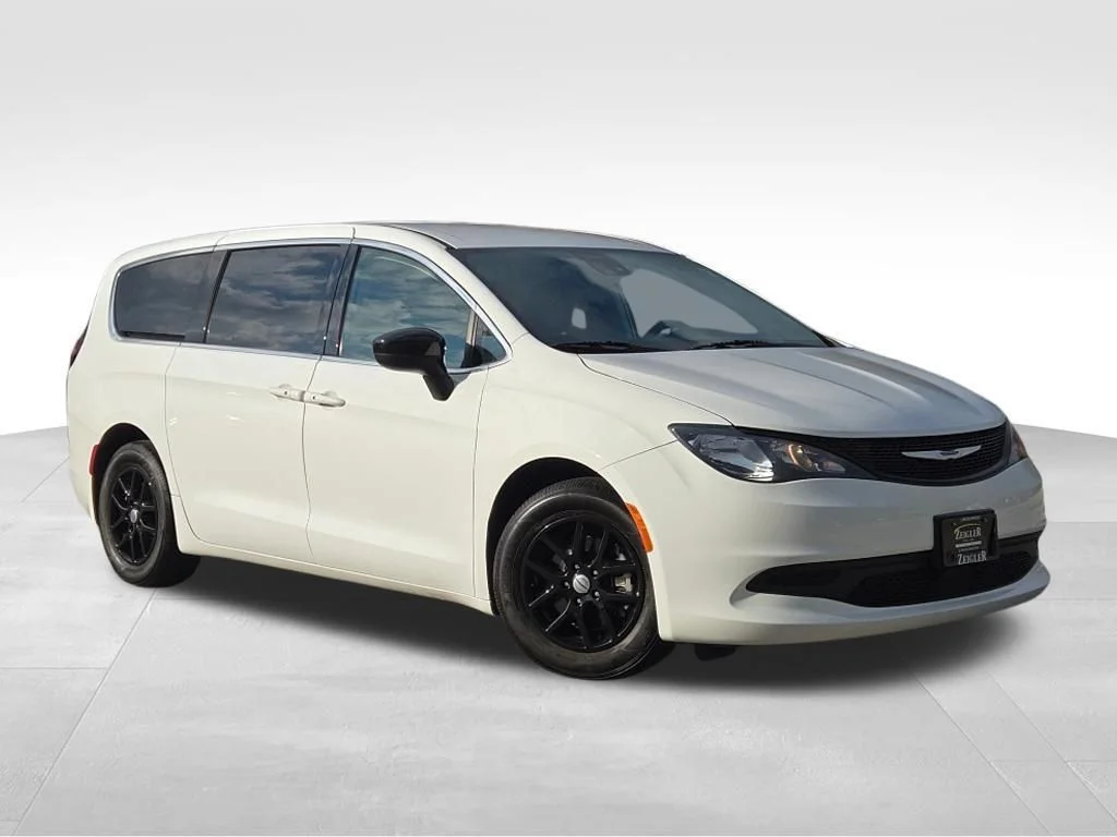 2024 Chrysler Voyager LX's photo