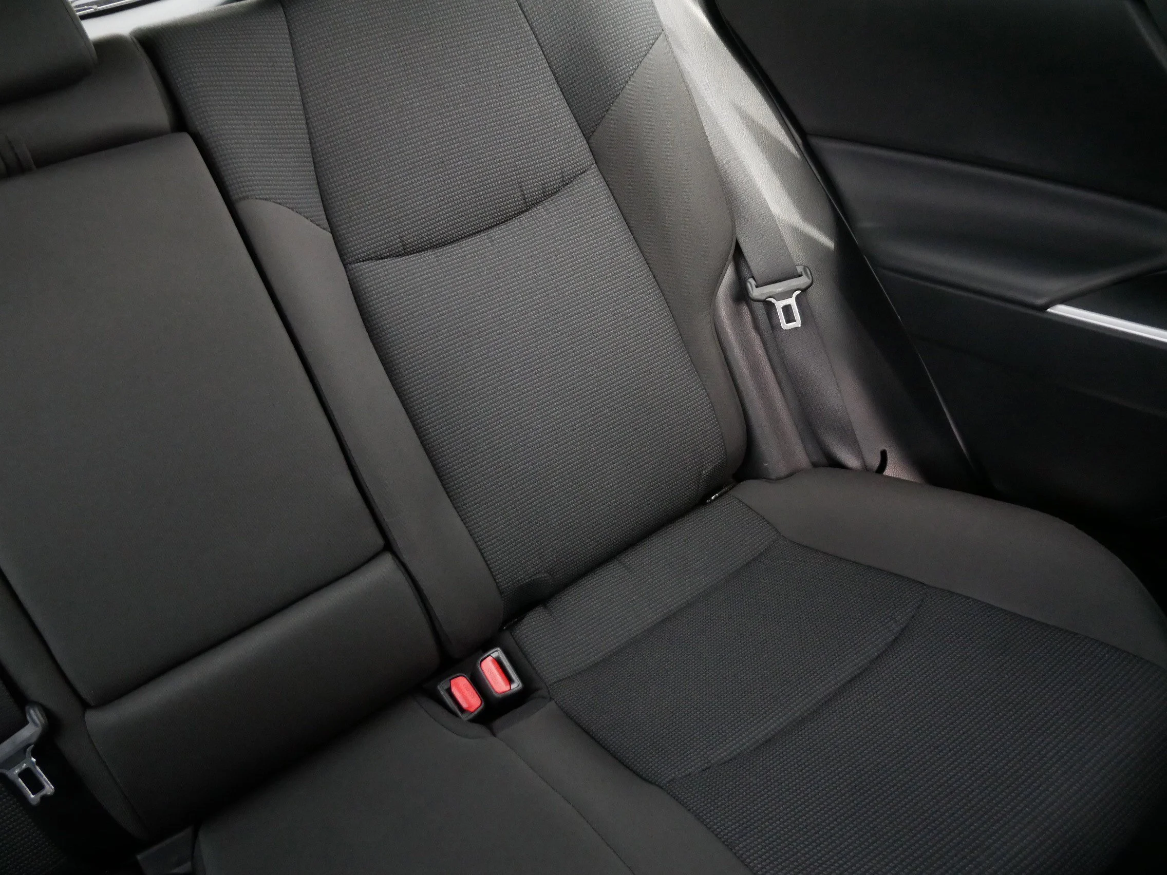 2025 Toyota RAV4 LE - Photo 14