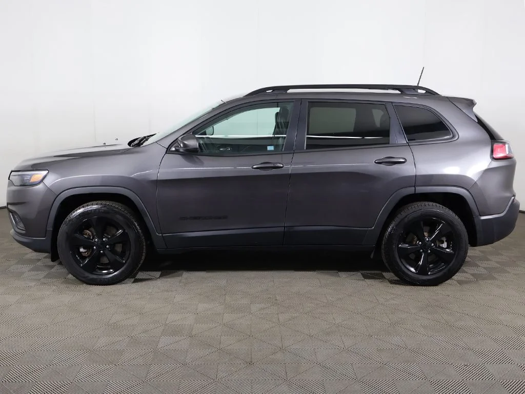 Used 2019 Gray Jeep Latitude Plus image 15
