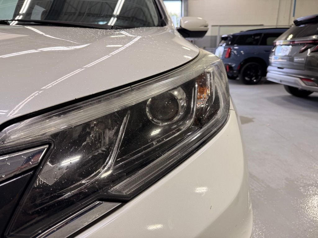Used 2016 White Honda  image 9
