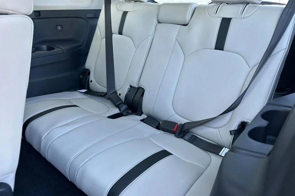 New 2026 Platinum White Pearl Honda Touring image 18