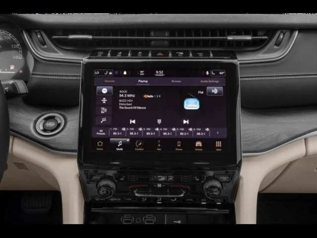 Used 2022 White Jeep Altitude image 7