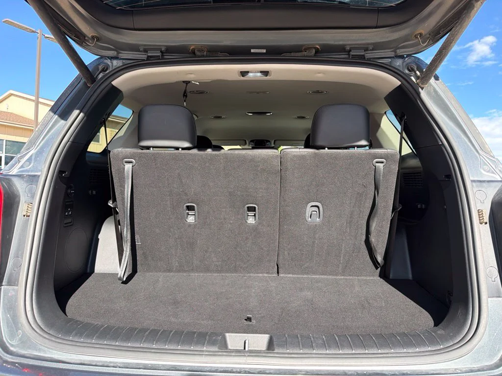 Used 2025 Gray Hyundai SEL image 23