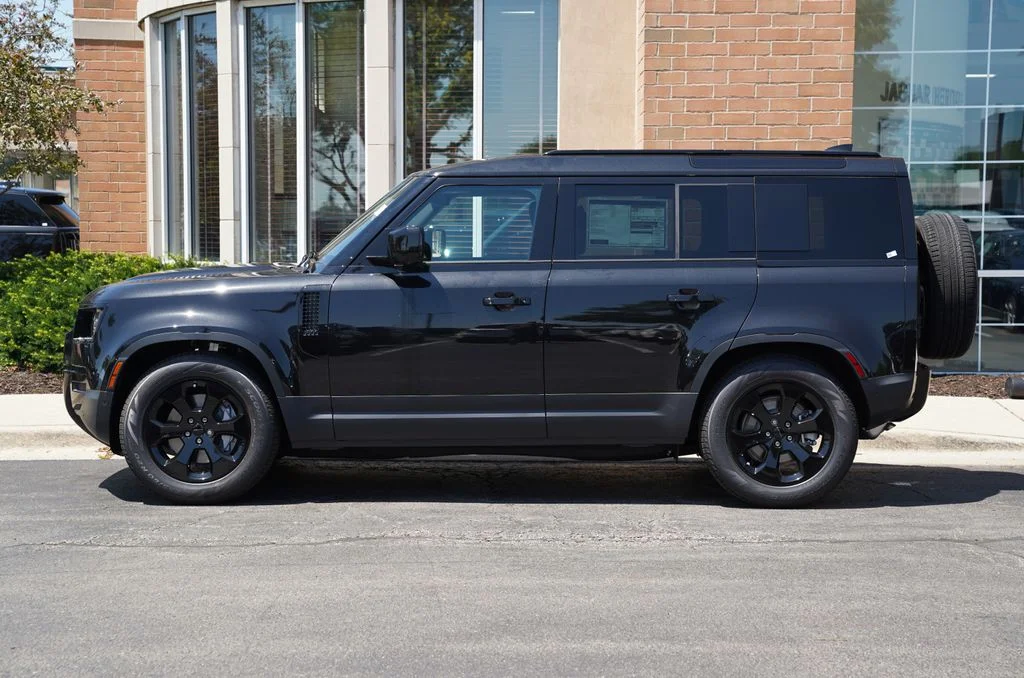 New 2026 Santorini Black Land Rover S image 2
