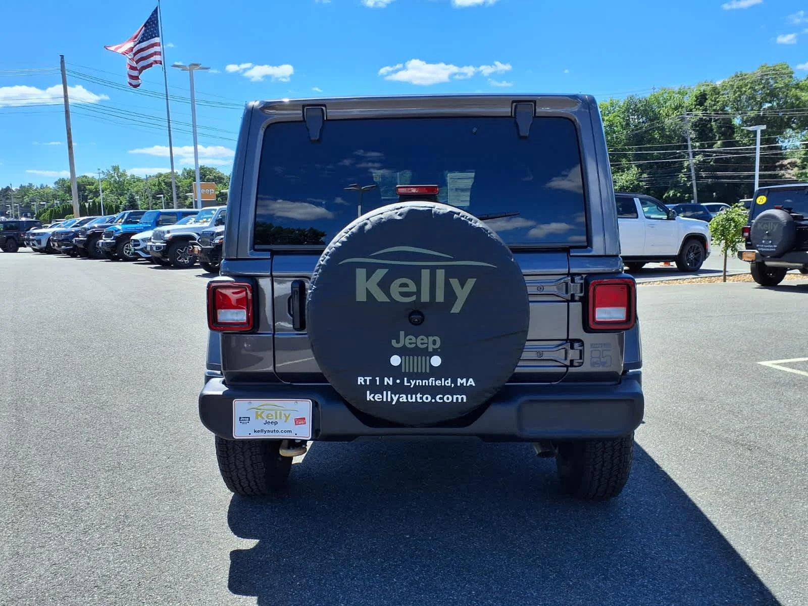 New 2026 Granite Crystal Metallic Clearcoat Jeep 85th Anniversary image 9