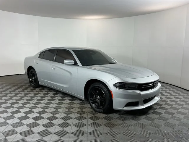 Used 2019  Dodge SXT image 3