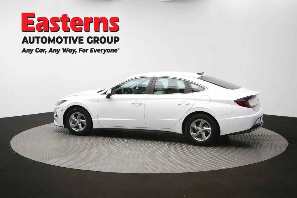 Used 2023 White Hyundai SE image 61