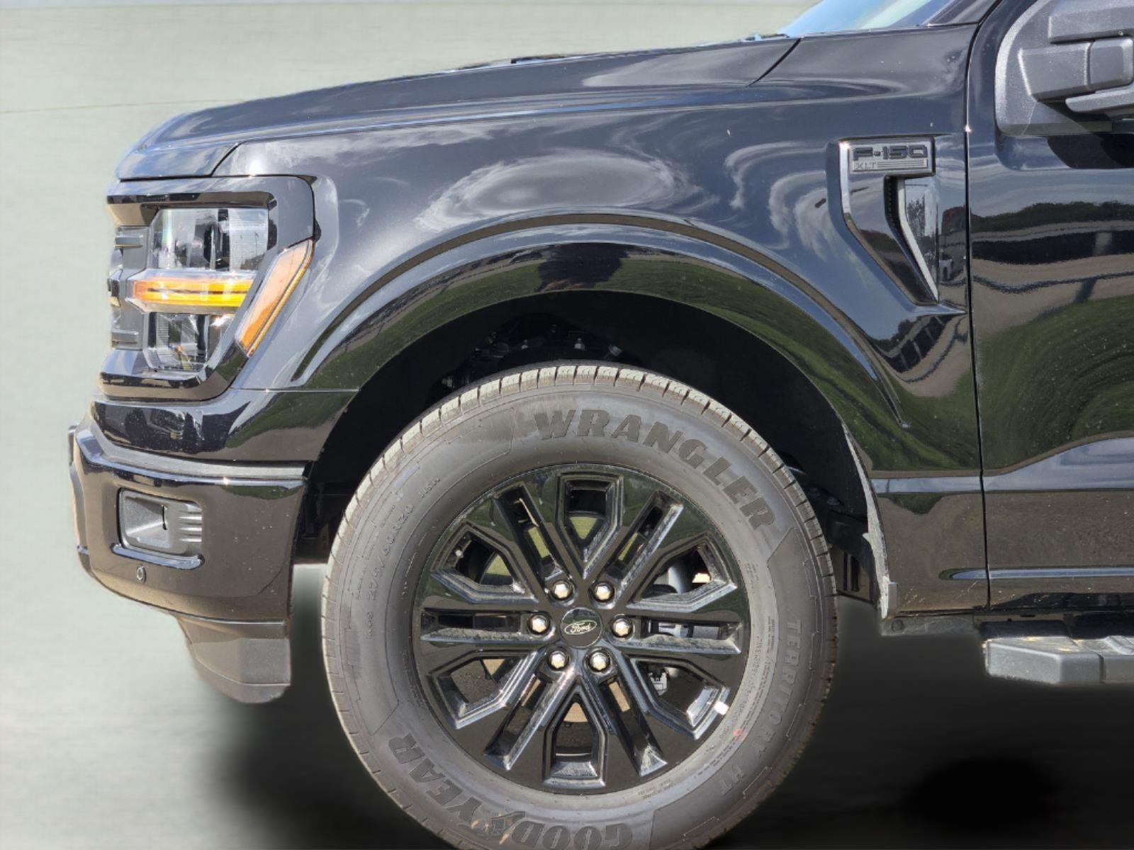 New 2026 Agate Black Metallic Ford XLT image 6