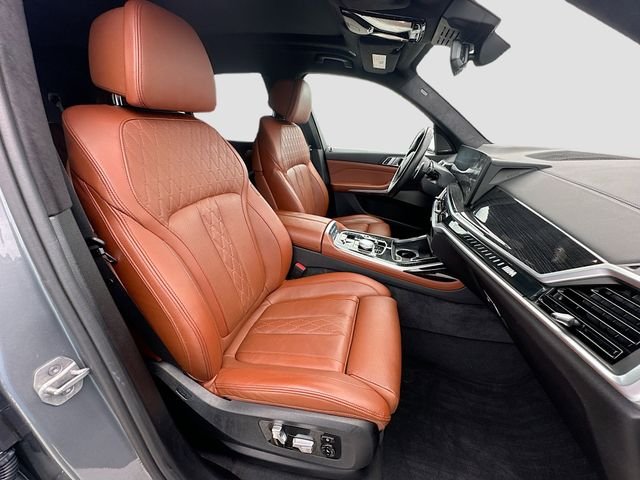 Used 2025 Gray BMW M60i image 31