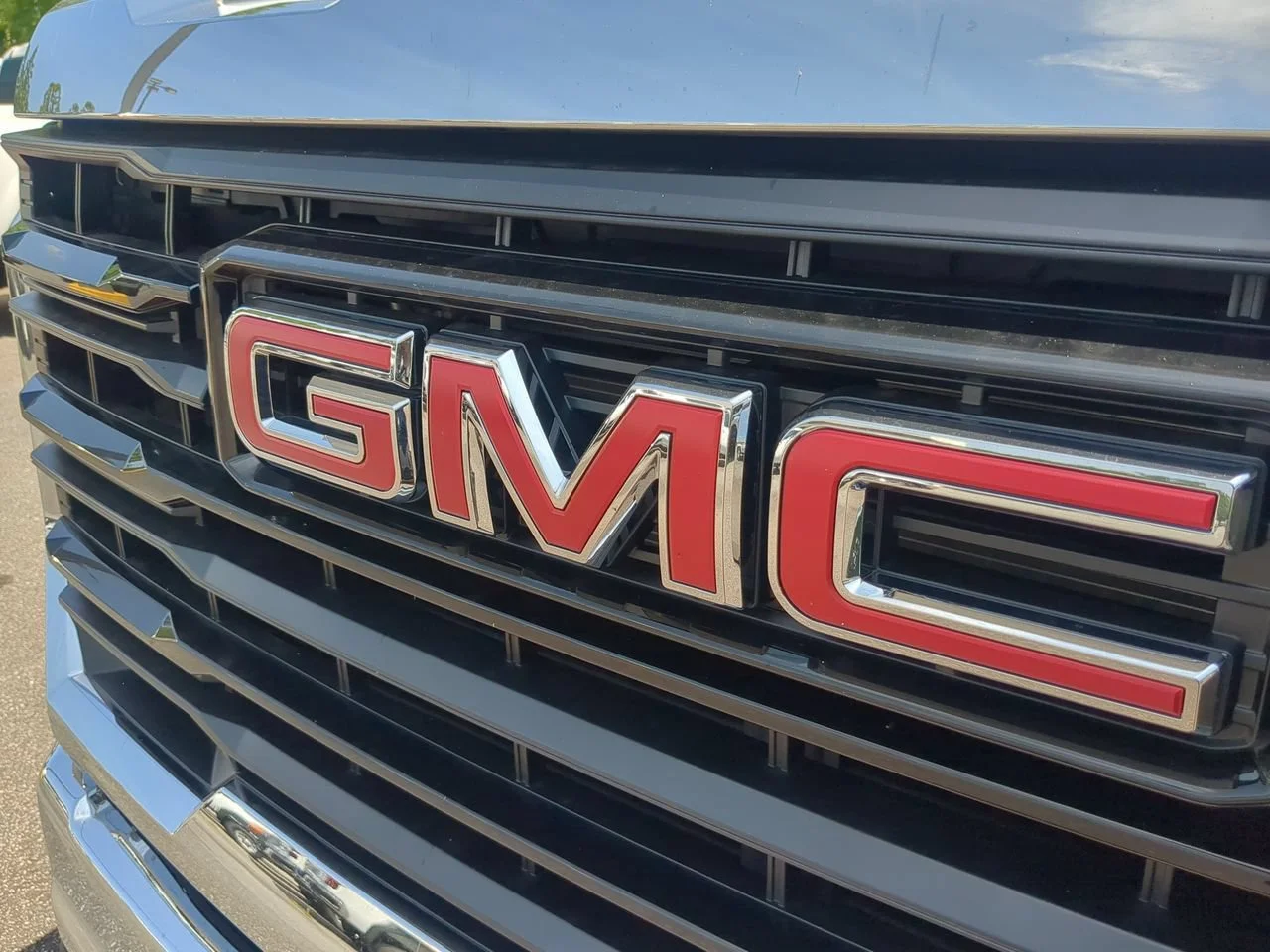 New 2026 Summit White GMC Pro image 29