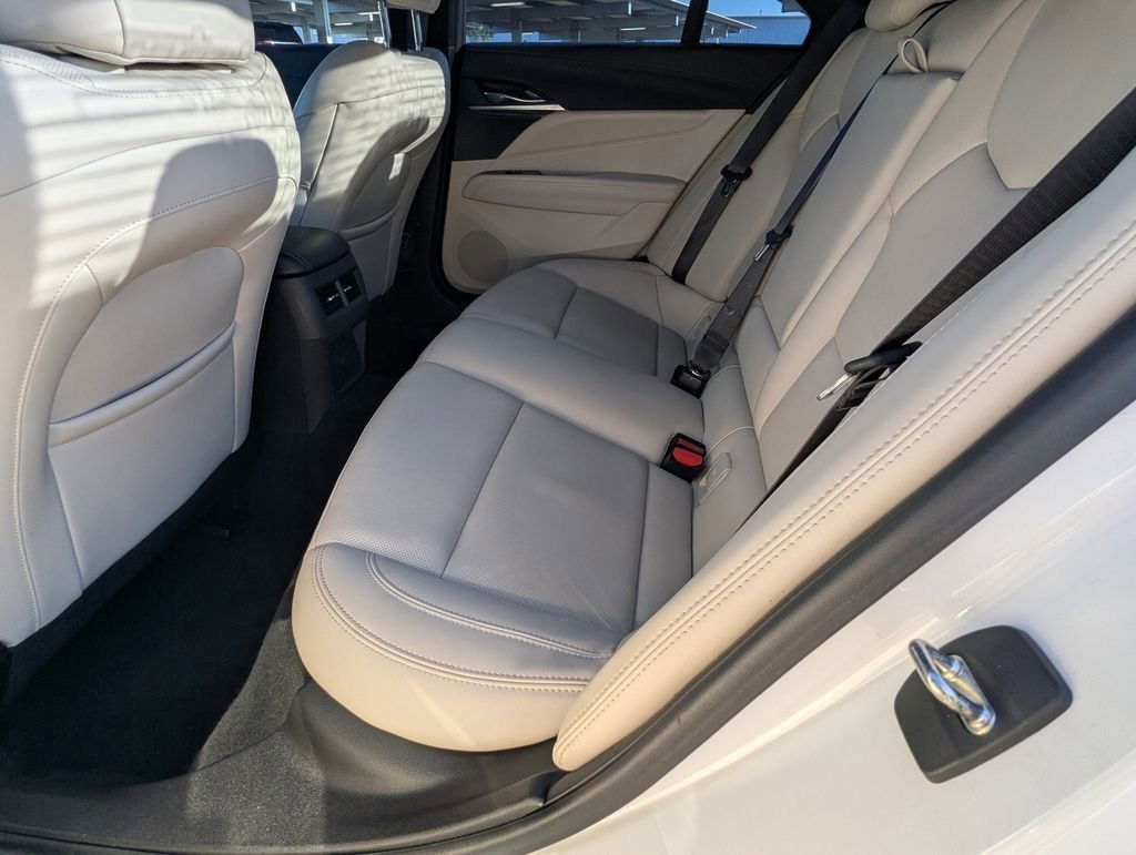 Used 2020 Crystal White Tricoat Cadillac Premium Luxury image 19