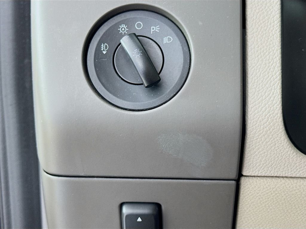 Used 2013 Ingot Silver Ford XLT image 11