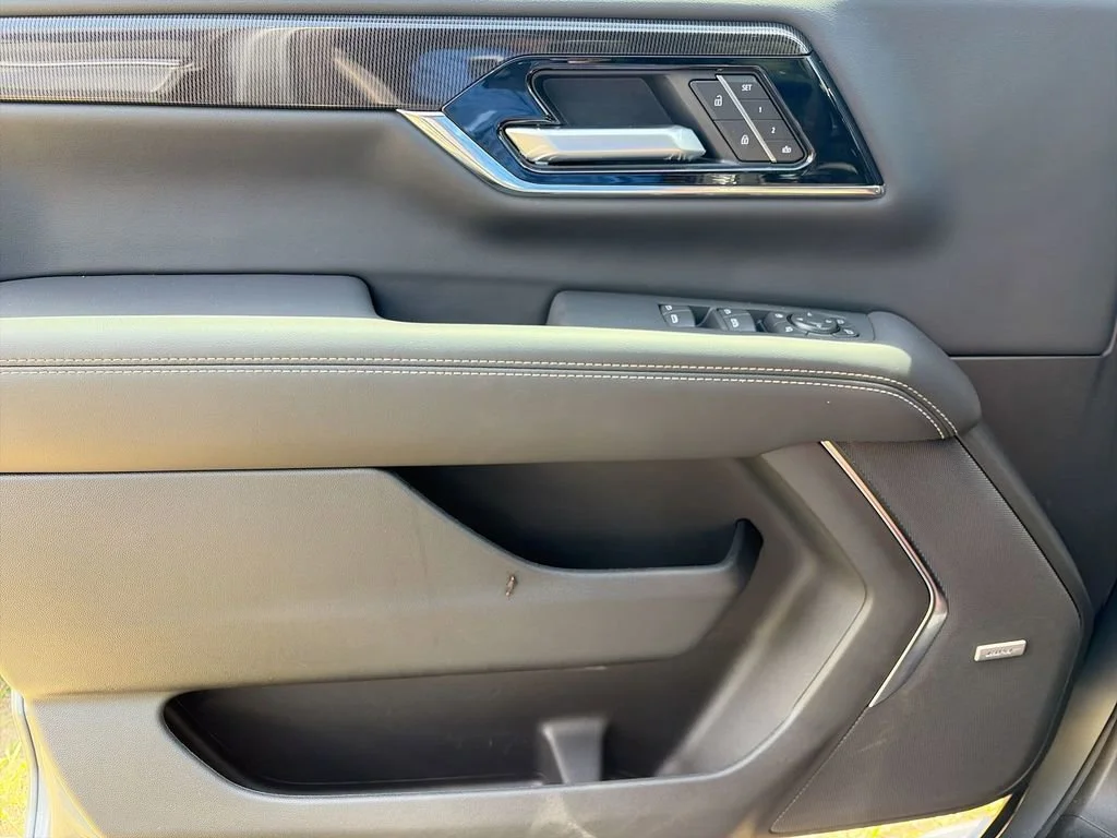 New 2026 Sterling Metallic GMC Elevation image 26