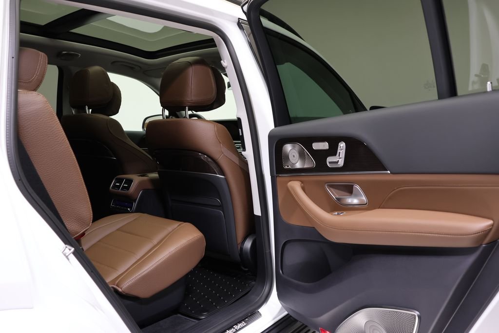 New 2026 MANUFAKTUR Moonlight White Metallic Mercedes-Benz GLS 450 image 54