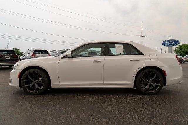 Used 2023 Bright White Clearcoat Chrysler Touring image 9