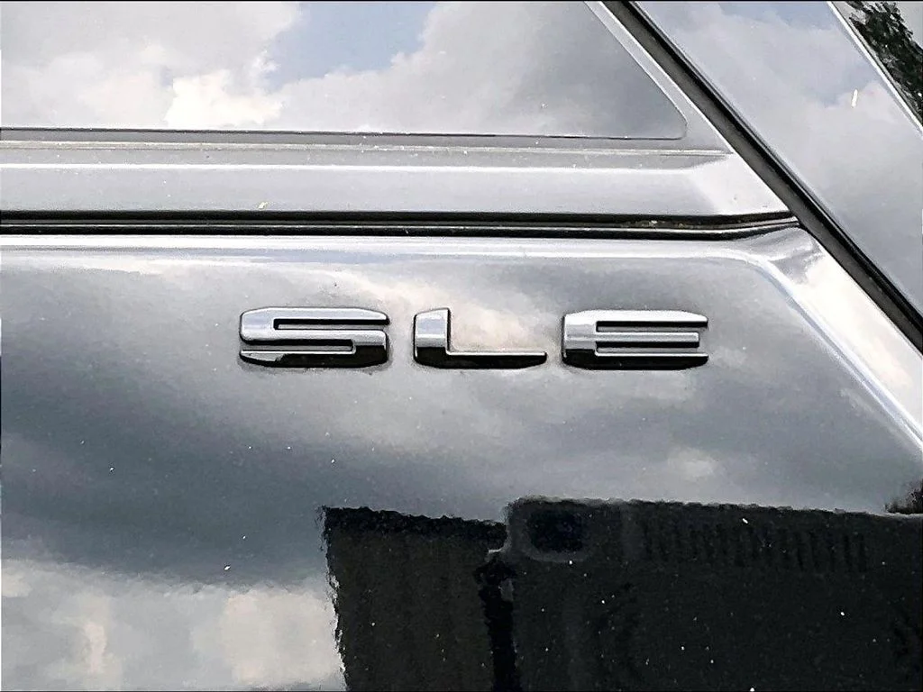 Used 2023 Ebony Twilight Metallic GMC SLE image 28