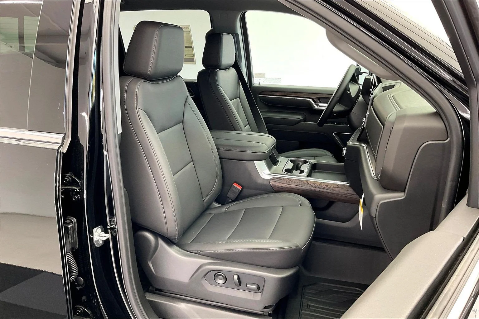 New 2026 Onyx Black GMC SLT image 9